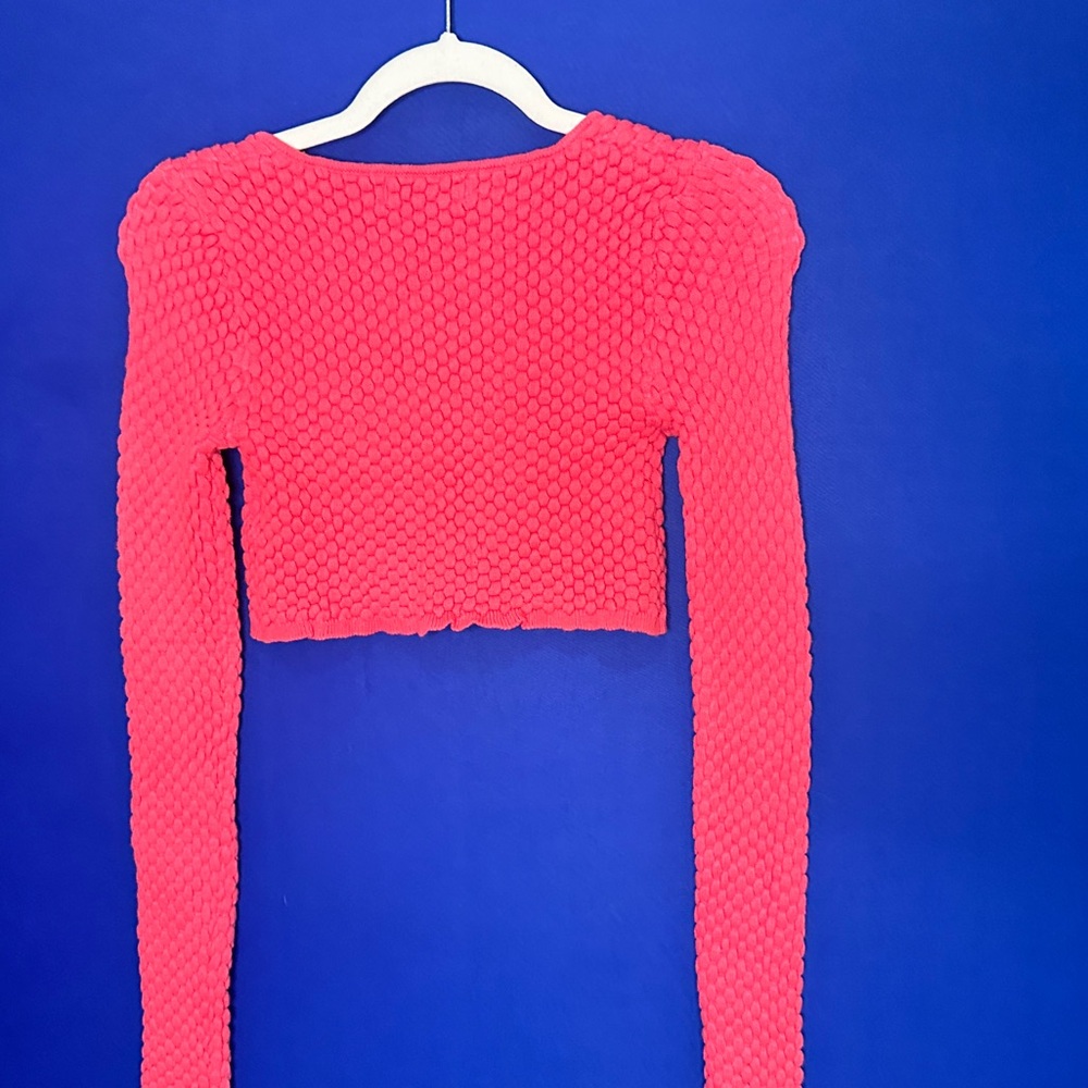 Urban Outfitters Coral Long Sleeve Crop Top - Picture 2 of 3